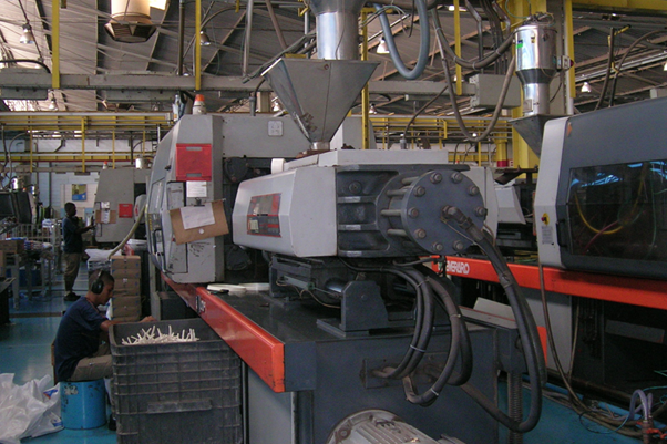 Injection moulding machine in use